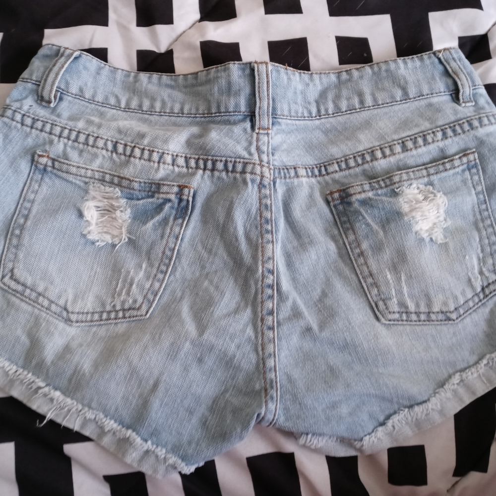 Short Jean - Picture 4 of 4
